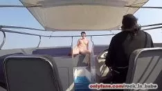 Redare Dobândirea futut pe un suport de sos și cumwalk înainte de skipper