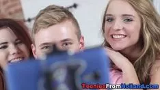 Jouer Doux néerlandais adolescent nerf facial