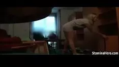 Reproduzir Ela chama um policial e transa com ele na câmera espiã
