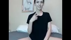 चलाएँ हॉट युवा ब्रुनेट विनिवेश और स्ट्रेच आउट में बेड पर कैम - cammisssysundomesticated.com