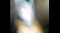 تشغيل أخته تداس أخته عندما كانت تتزلج على خدمة الكنيسة