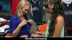 Reproducir Hottie no profesional se somete a efectivo para sexo populacho 2