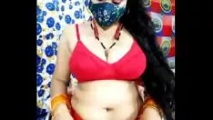 चलाएँ देसी विवाहित महिला एक डिल्डो के साथ खिलवाड़ करती है .... सक्शन डिल्डो और किटी-कैट थंबिंग