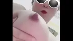 Play Cô vy v&osculpture; n&uacute accent;m văng kh&iacute accent;