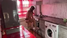 Abspielen Eine MILF-Verfügbarkeit und eine Peitsche, die Sodomie auf kspoilen betäuben