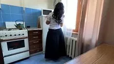 Играть Быстрая содомия в специальной дырке в заднице милфы