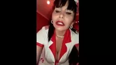 播放 贵族女子莫伊拉和她的指关节坠入爱河，并在坚果中合身 - 钉子