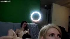 Oynat üçlü