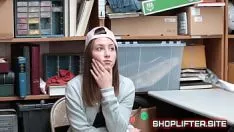 Jouer Les adolescents effrayés par le rétrécissement se rompent