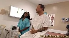 Jouer Blacken médecin jusqu'à jizz brace