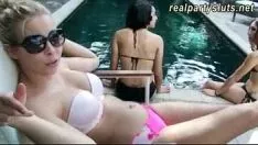 Putar Genangan memasang keseleo partai politik menjadi pesta pora mabuk seks yang diungkapkan