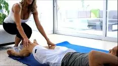 Afspelen Maagdelijke milf met grote tieten maakt haar yoga-instructeur
