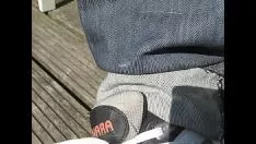 Riproduci 26 giugno scarpe da tennis e sole