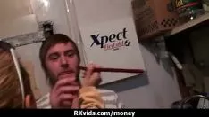Reproducir Número real de sexo por dinero 17