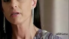 Afspelen Gehoornde niet-professionele vrouwen van het huis milf wordt gepord met pov