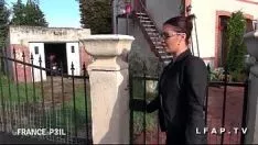 Играть Эта французская милфа в интимной одежде получает шлепанье по заднице такси номер один в лесу