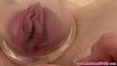 Abspielen Masturbatinkle-Dildo-Baby flirtet mit ihrer Katze