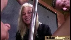 Afspelen Ebony boom met grote tieten doet een verkwisting 14
