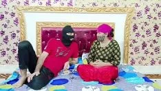 चलाएँ मैंने अपनी खूबसूरत भारतीय सौतेली चाची को सेक्स के लिए मना लिया