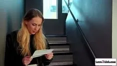 Odtwórz Laska zachowuje się jak przyrodnia siostra, żeby ją przelecieć