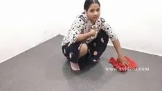 播放 当丈夫的妻子情绪低落时，火辣女仆与主人发生性关系