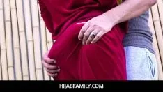 Oynat Hijabfamily - arap genç karısı kira perez başörtülü kişisel antrenörüyle hile yapıyor