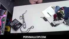 Reproduzir Pervmallcop - loira molhada pervertida madison haze adolescente se ajoelhou e pagou seu crime