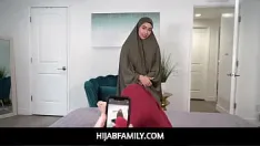 تشغيل Hijabfamily - ليلي هال تستمتع بقضيب ابن زوجها دوني روك كثيرًا