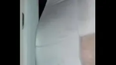 Odtwórz Żona pozwala mężowi nosić jej bieliznę