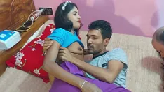 চালান দুই হট কাপল সেক্স! সুন্দরী স্ত্রী বনাম বয়স্ক স্বামী (চারজন)