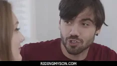 Reproduzir Ridingmyson - meia-irmã curvilínea aria kai conforta meio-irmão após a perda de sua equipe