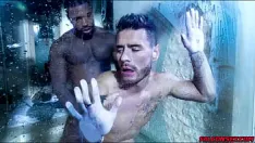 Abspielen Die geilen hengste josh moore und reign hämmern unter der dusche. herrschaft, b&b-besitzer josh zeigt dem verschwitzten wanderer, sobald er unter die dusche geht, sie tauschen sabbernde blowjobs aus. reign knallt seinen dicken schwanz in joshs moschus