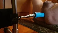 Reproducir Intenso juego anal de Naughty Crossdresser con máquina de follar y vibrador