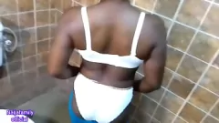 Reproducir El gran culo de mi hermanastra y mi enorme polla en un íntimo porno negro casero