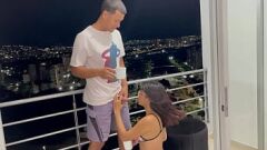 Reproduzir Vizinha latina implora por uma foda dura na grama do marido