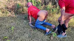 চালান বড় গাধা শিক্ষার্থী বন কুকুরের স্টাইলগুলিতে রুক্ষ যৌনতা উপভোগ করে