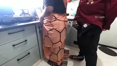 播放 斗牛犬女仆：孟加拉美女Aashni Mondal被抓住