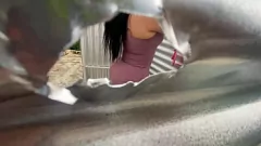 Reproducir Espiando en el vestuario de playa latina con un gran culo en lencería