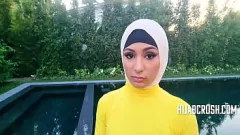 Reproduzir Hijab que usa os stedsis Experes o pau pela primeira vez - boquete tabu