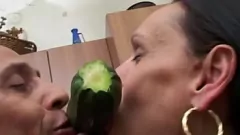 Reproduzir Amigo carinhoso é fodido por amador excitado em encontro apaixonado pela primeira vez