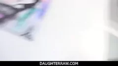 Reproduzir Stepdad não consegue resistir à fantasia tabu com a enteada adolescente de grande bunda Mickey Tyler