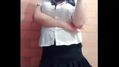 Jouer Le professeur de latina chaud liseth en robe sexy devient nue, se masturbe et avale du sperme