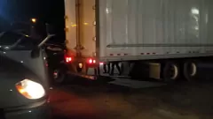 Jouer Horny Ebony Milf Truck Driver Nikki récemment se mouille et sauvage