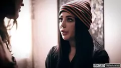 Riproduci Curvy Stepdad ottiene un doppio pompino da Petite Lesbian GFS
