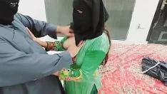 Putar Missy remaja Pakistan berhijaab kasar kacau oleh sepupu seniornya yang penuh untuk uang dengan suara hindi romantis yang jelas