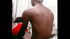 Reproducir Rompiendo diminuto árbol de ébano con grandes tetas