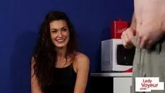 Reproduzir Cfnm mulher da casa ensina cara a arrancar