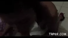 Putar Siam streetwalker Lilliputian bekerja dengan seorang pria yang tertipu dengan ilmunya