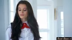 Putar Kakak tiri yang cantik itu kemudian menunggang kuda sashay
